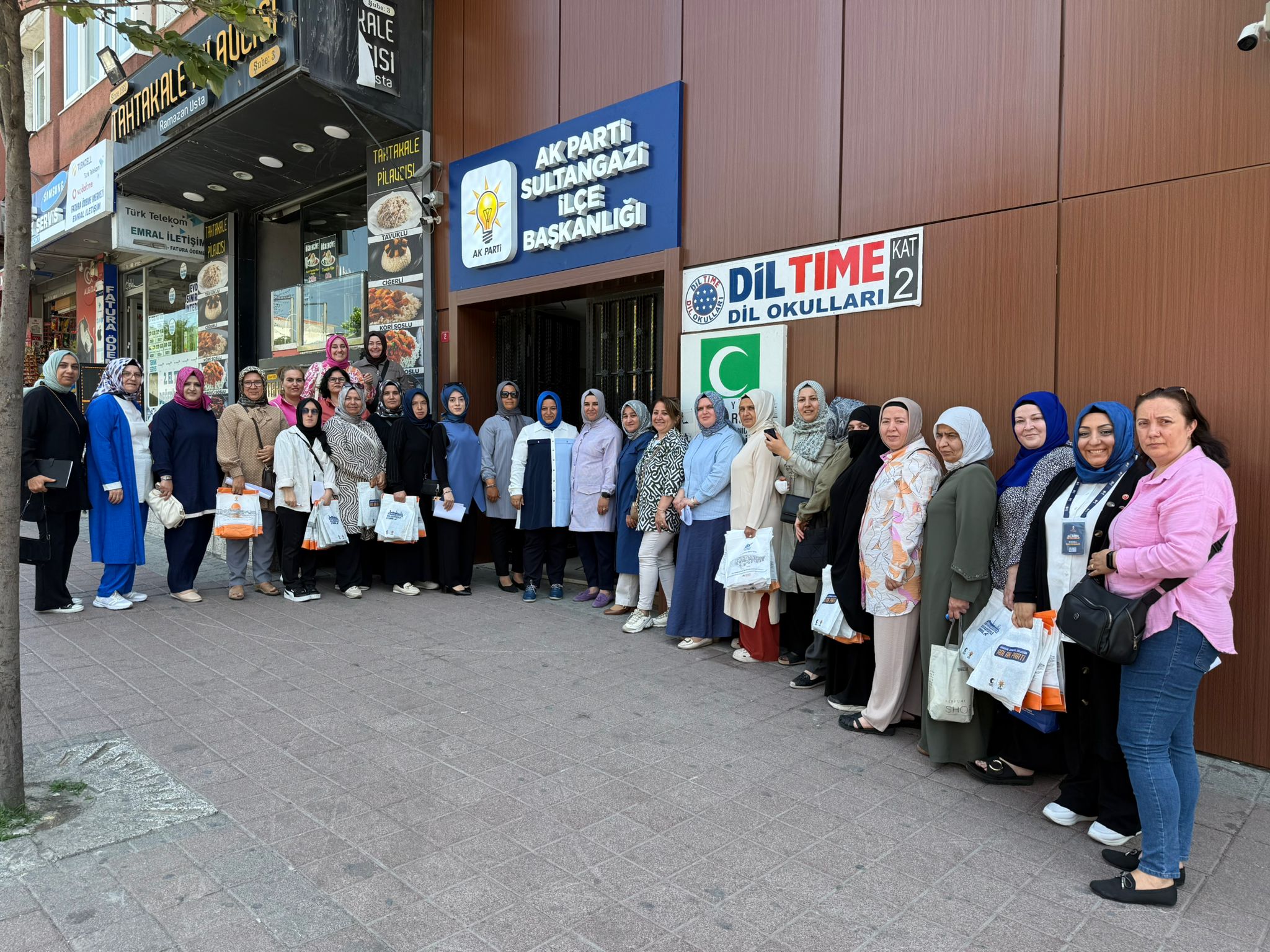 GÖNÜL KÖPRÜLERİ KURUYORUZ