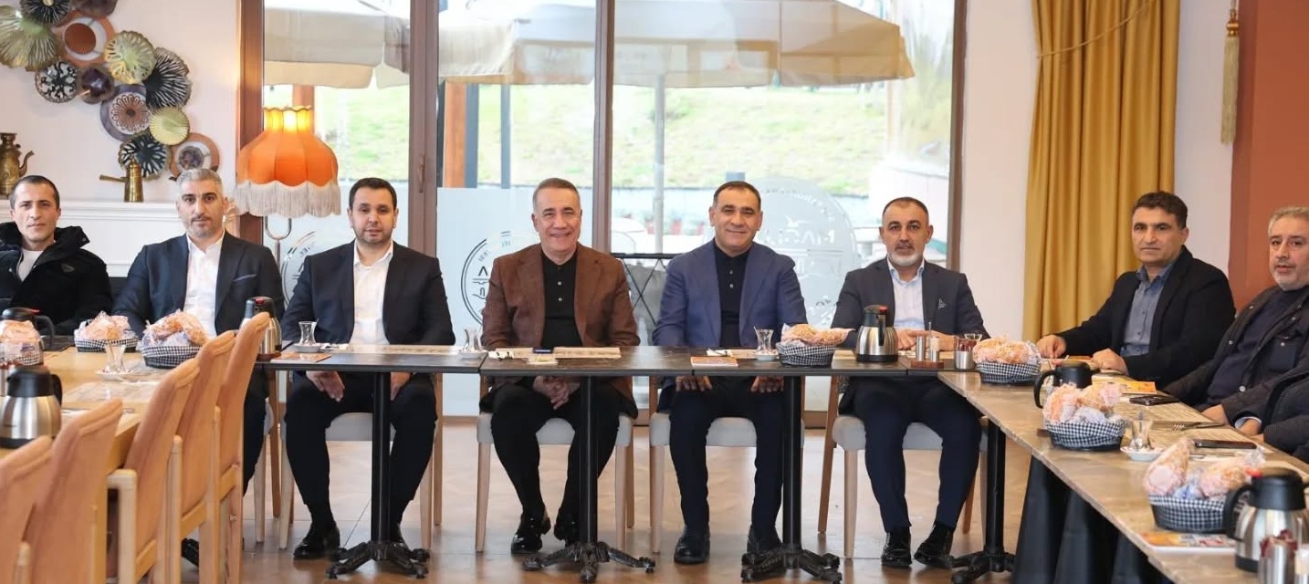 CEBECİ ESNAFI MAĞLOVA’DA KAHVALTIDA BULUŞTU